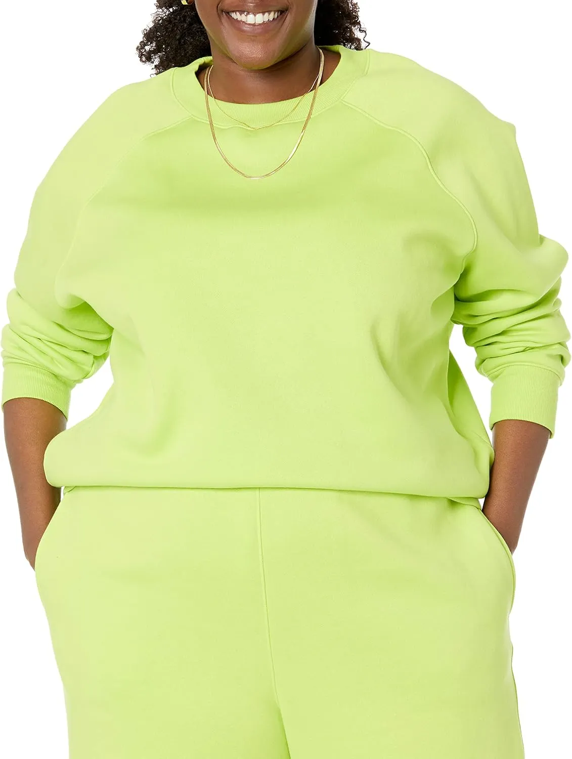 Amazon Essentials Women's Relaxed-Fit Crewneck Pullover Long-Sleeve Sweatshirt (Available in Plus Size)
