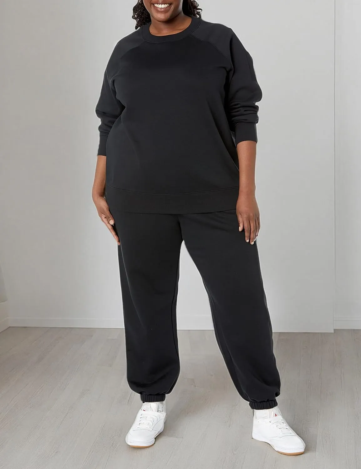 Amazon Essentials Women's Relaxed-Fit Crewneck Pullover Long-Sleeve Sweatshirt (Available in Plus Size)