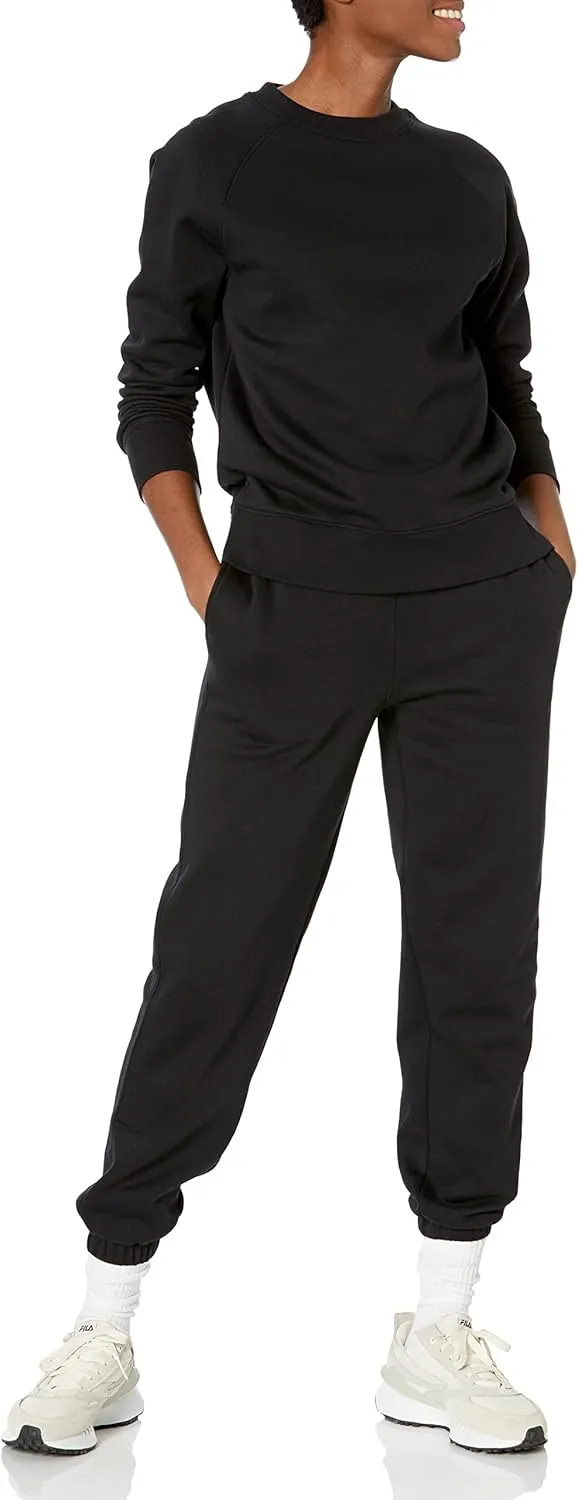Amazon Essentials Women's Relaxed-Fit Crewneck Pullover Long-Sleeve Sweatshirt (Available in Plus Size)