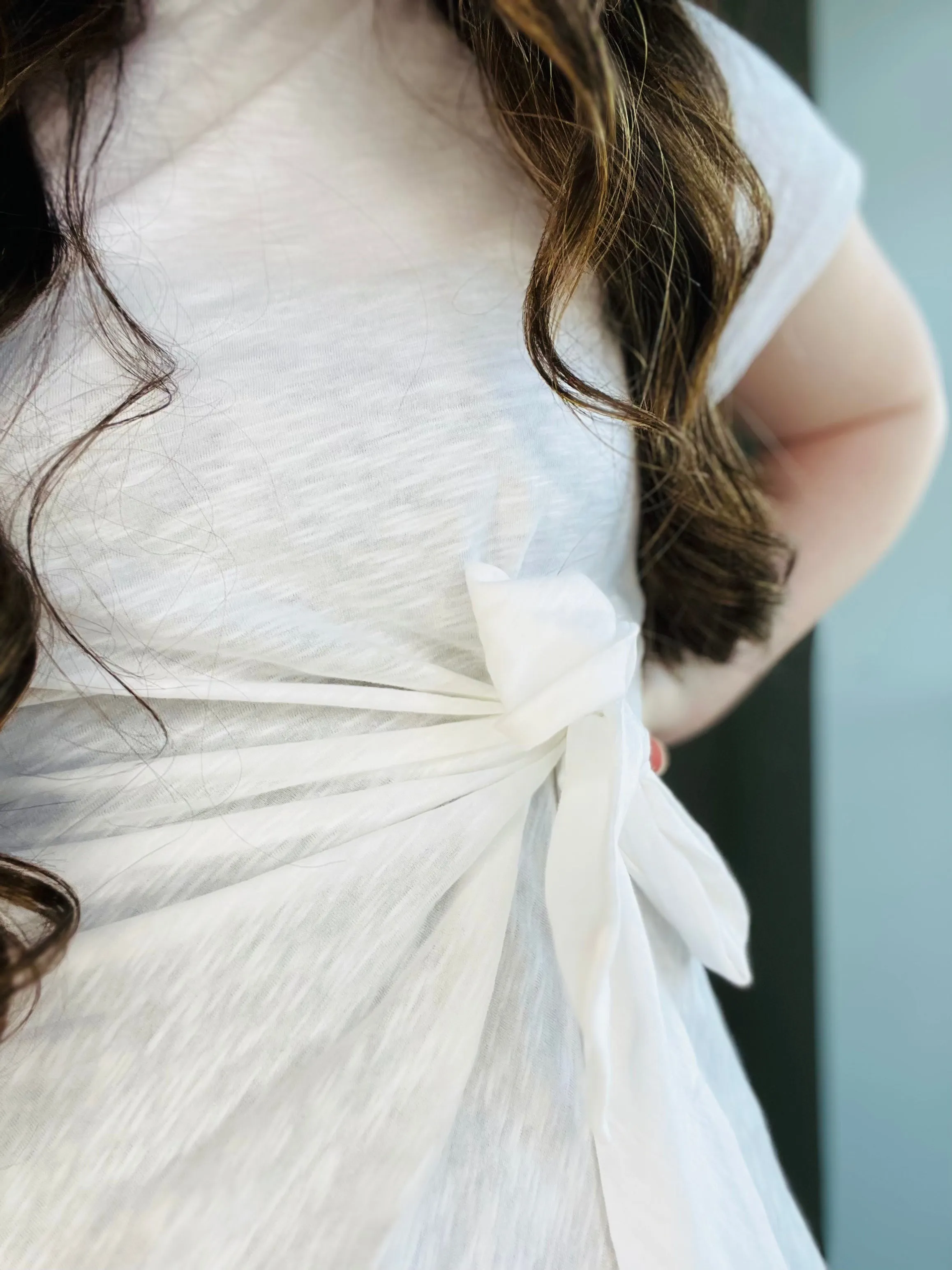Chic Side-Tie White Tee – A Modern Take on a Classic Essential