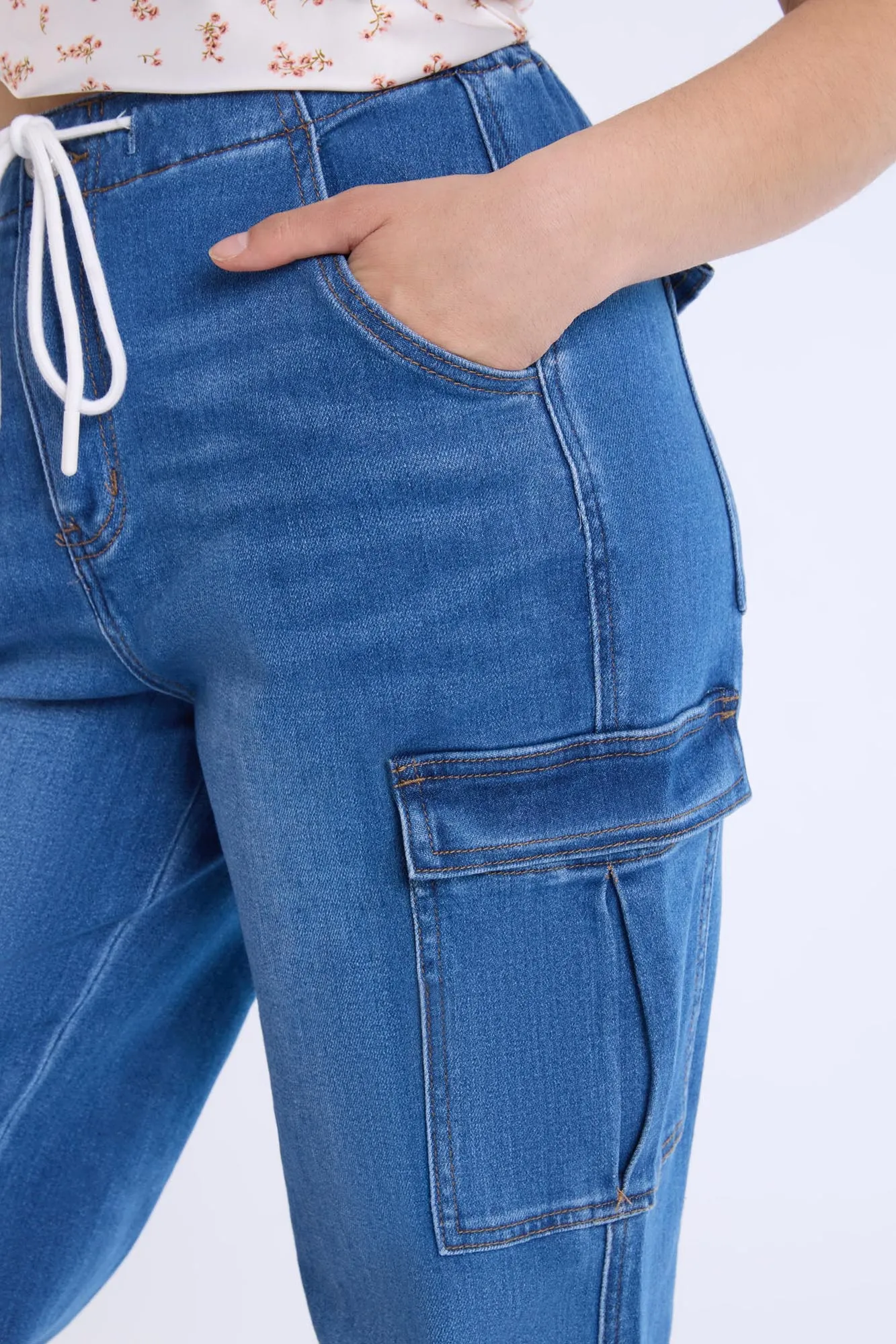 Loose Fit Cargo Jeans